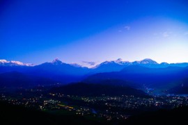 01495  满地的落叶随风而散